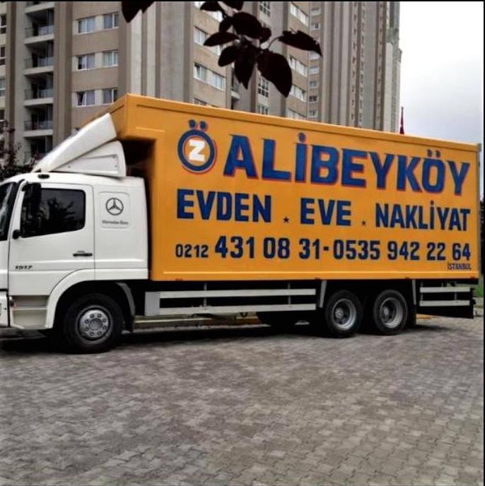Öz Alibeyköy Evden Eve Nakliyat’ın turuncu kasalı aracı
